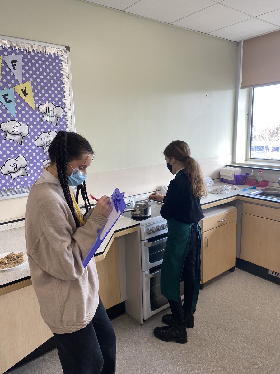 LA_FoodTech's tweet photo. Our Pupil Parliament @LATechnologies1 reps completed some fieldwork this week in the faculty by completing pupil learning rounds focusing on questioning. 
 
Our S1 pupils in Food Tech enjoyed having some senior pupils in class and chatting to them about their experiences! https://t.co/eKtRgNt7We