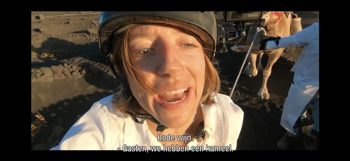 mol_memes's tweet photo. Als ge u zatte vriend terug tegekomt in het midde van de nacht #DeMol https://t.co/MjuI6Ug6RV