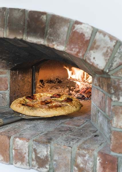DanielB47539096's tweet photo. No matter if your baking or buying, watch your pizza bake in front of you #cooking https://t.co/HDrYNkOAEm