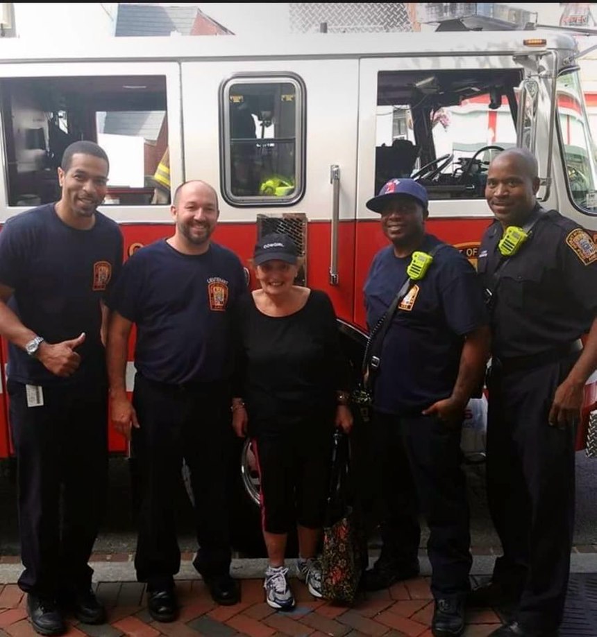 emswire's tweet photo. Photo of the Week: Honoring former Secretary of State Madeleine Albright.
➡️ https://t.co/7y4MXZY2m6
#Historical #Photo_of_the_Week #Honoring #WASHINGTON #first_woman #EMS #DCFEMS https://t.co/Hz1GxlSqbB