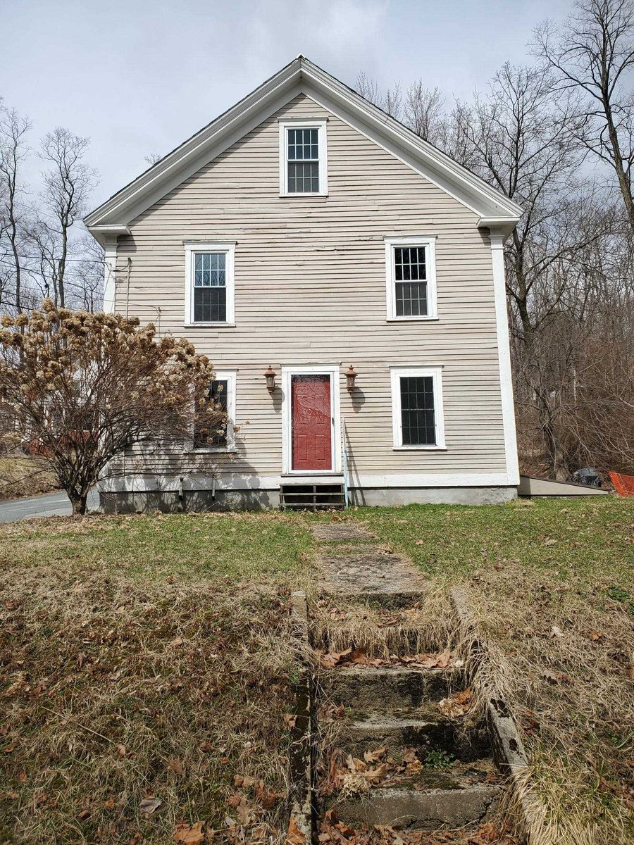 vermontrealtyco's tweet photo. New Listing! $199,000.00, 3BR, 1BA, 6 Spring Street, HINSDALE, NH 03451, Full Details https://t.co/WoFa1QnPBU https://t.co/UxFyyeGBQv