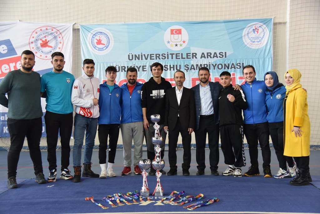 baruedutr's tweet photo. Üniversitemiz Spor Bilimleri Fakültesi öğrencileri Türkiye Wushu Kung Fu Şampiyonasında 6 altın, bir gümüş ve bir de bronz madalya alarak takım halinde birinci oldu.

@twfgovtr 

https://t.co/if5dLUMjPj https://t.co/tnp38m5suJ