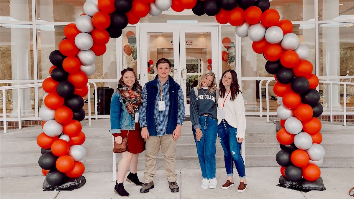 BoyceCollege's tweet photo. Why #BoycePreview?

"Boyce Preview Day made a huge impact on my decision to come to Boyce. While visiting the campus, I was able to take several classes, meet with faculty members, attend student life events, and meet so many like-minded students."

-  Kelsie (far right) https://t.co/YPq5KqaSER