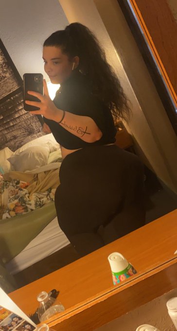 Watch 𝑫𝒆𝒃𝒃𝒊𝒆𝒆𝒆 😜's leaked NSFW photo on TwXstars