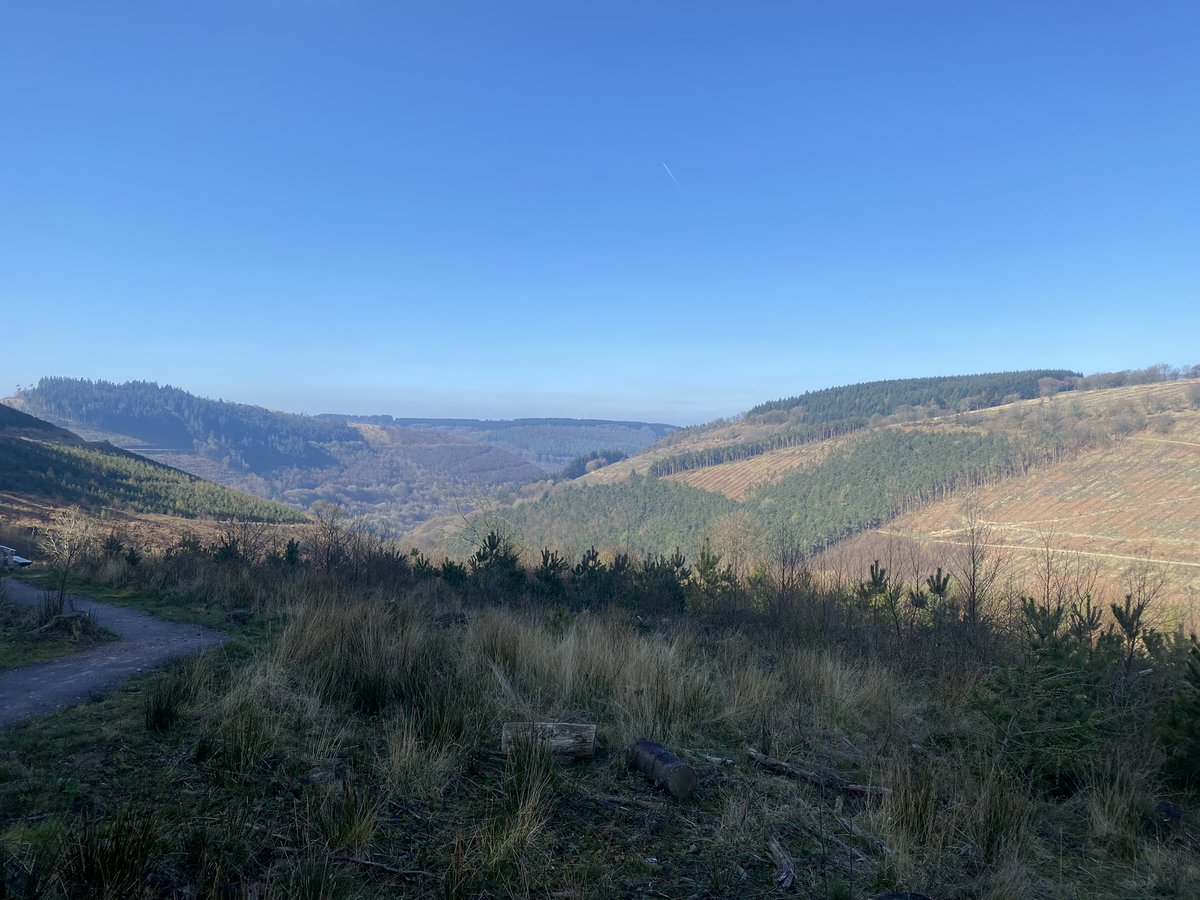 HeoldduEnglish's tweet photo. Breakfast with a view this morning! ☀️ 🏴󠁧󠁢󠁷󠁬󠁳󠁿 #CwmcarnForestDrive https://t.co/OTQHu5cI1F