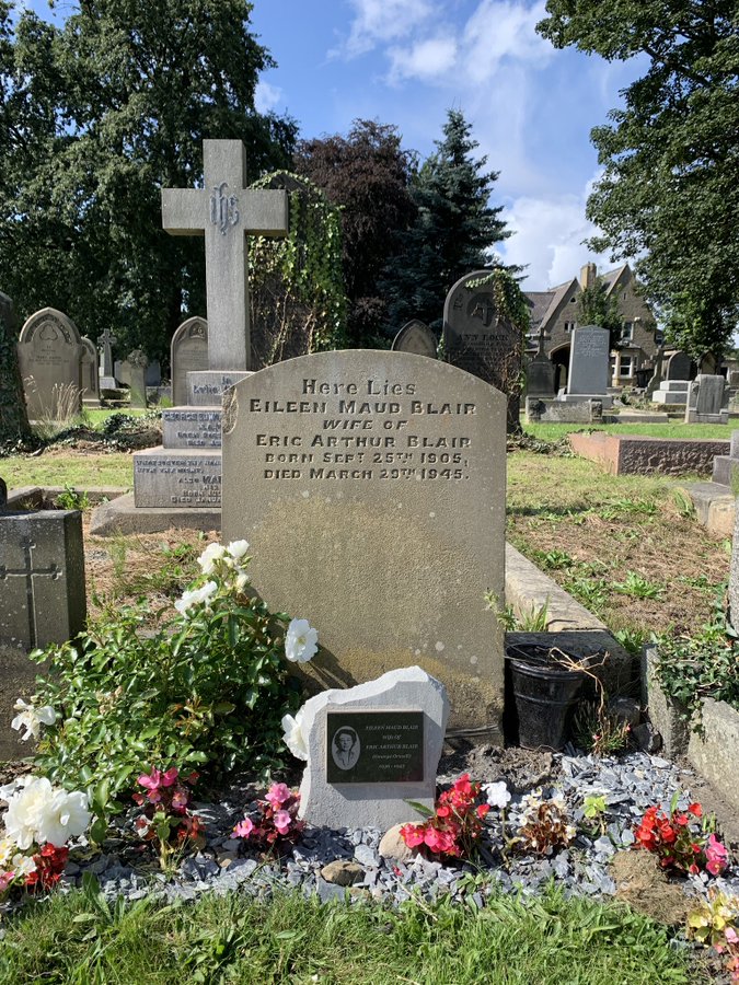 dianjo's tweet photo. Thanks to @nevclay who suggested we went to this event, and with whom I'd paid a visit to Eileen's grave at St Andrews Cemetery, West Jesmond in Newcastle recently. When Sylvia first went there it was very hard to find the neglected and overgrown grave, but it's now well tended. https://t.co/wURxdx1BTv