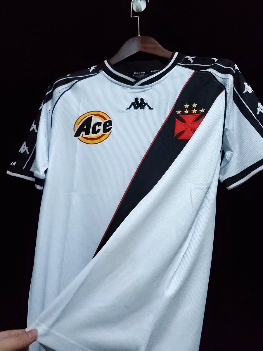 SociosStore's tweet photo. Essa camisa retrô do Vasco ano 2000 é a coisa mais linda https://t.co/aps9bnmvkl