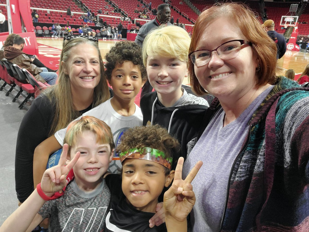 HeatherLawing's tweet photo. @Globies aren't the only Ball Handlers @PNCArena today. AB Combs Elem. Gator Handlers #gotmoves! #InTheHouse #FingerSpin @CombsCatchUp @gatorsmove #WeAreCombs #LeaderInMe #SpreadGame #HarlemGlobetrotters https://t.co/DO4HH8vrUl