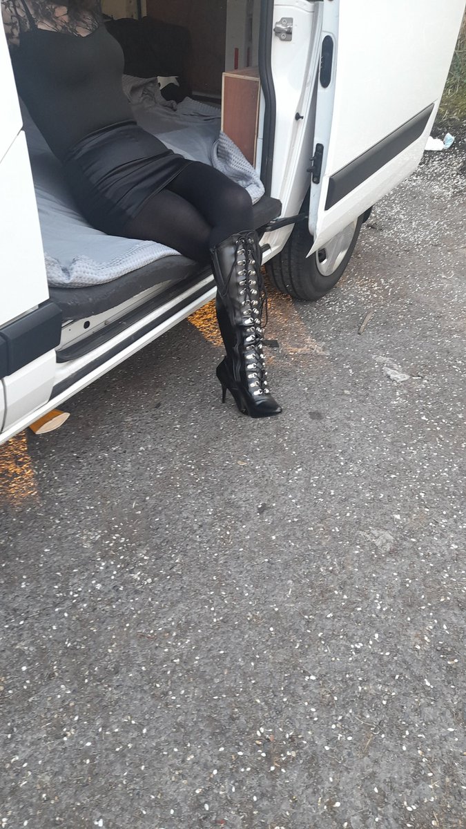QueenbKingJay's tweet photo. #dogginglife
#killerboots
#sexyminiskirt
#legstodiefor https://t.co/eGPLVNM2b6