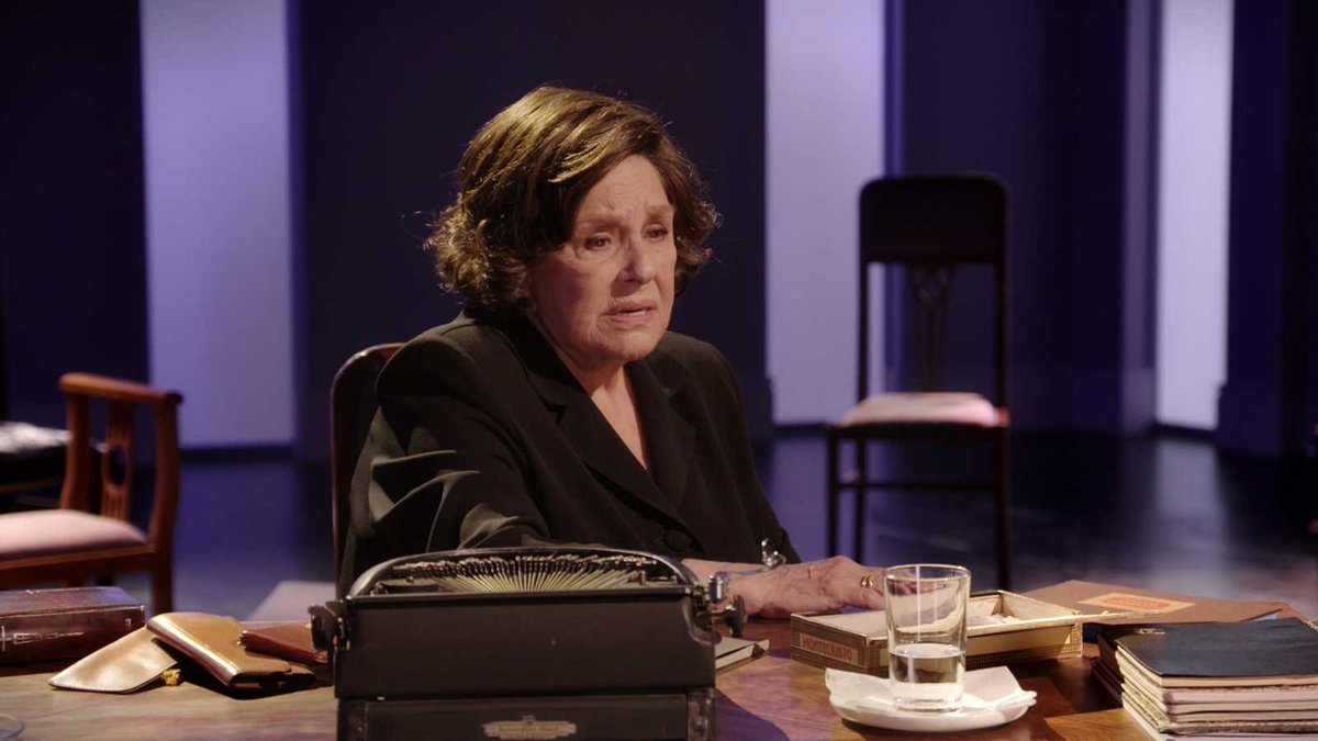 rtve's tweet photo. Tras @Impres_TVE, @la2_tve te ha guardado una butaca en una representación muy especial.

Lola Herrera se despide del personaje de Carmen Sotillo en esta adaptación televisiva de la obra de Delibes.

Comienza 'Cinco horas con Mario'

https://t.co/nquXI452eF https://t.co/3Jy9Wq4V0l