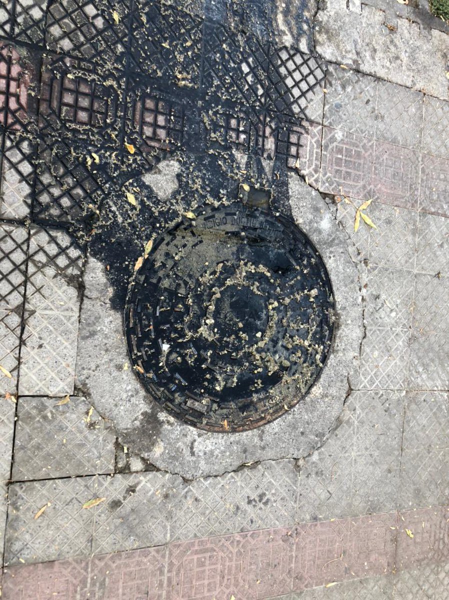 ecostarey's tweet photo. @aguas_andinas solo responde por redes sociales y su eficacia en servicio es pauperrima! Desde el 9 de marzo y más 22 llamados y solicitudes. Sin una solución real! @tvn_prog @canal13 como vecinos ya no sabemos qué hacer. https://t.co/lH2cIhmrQS