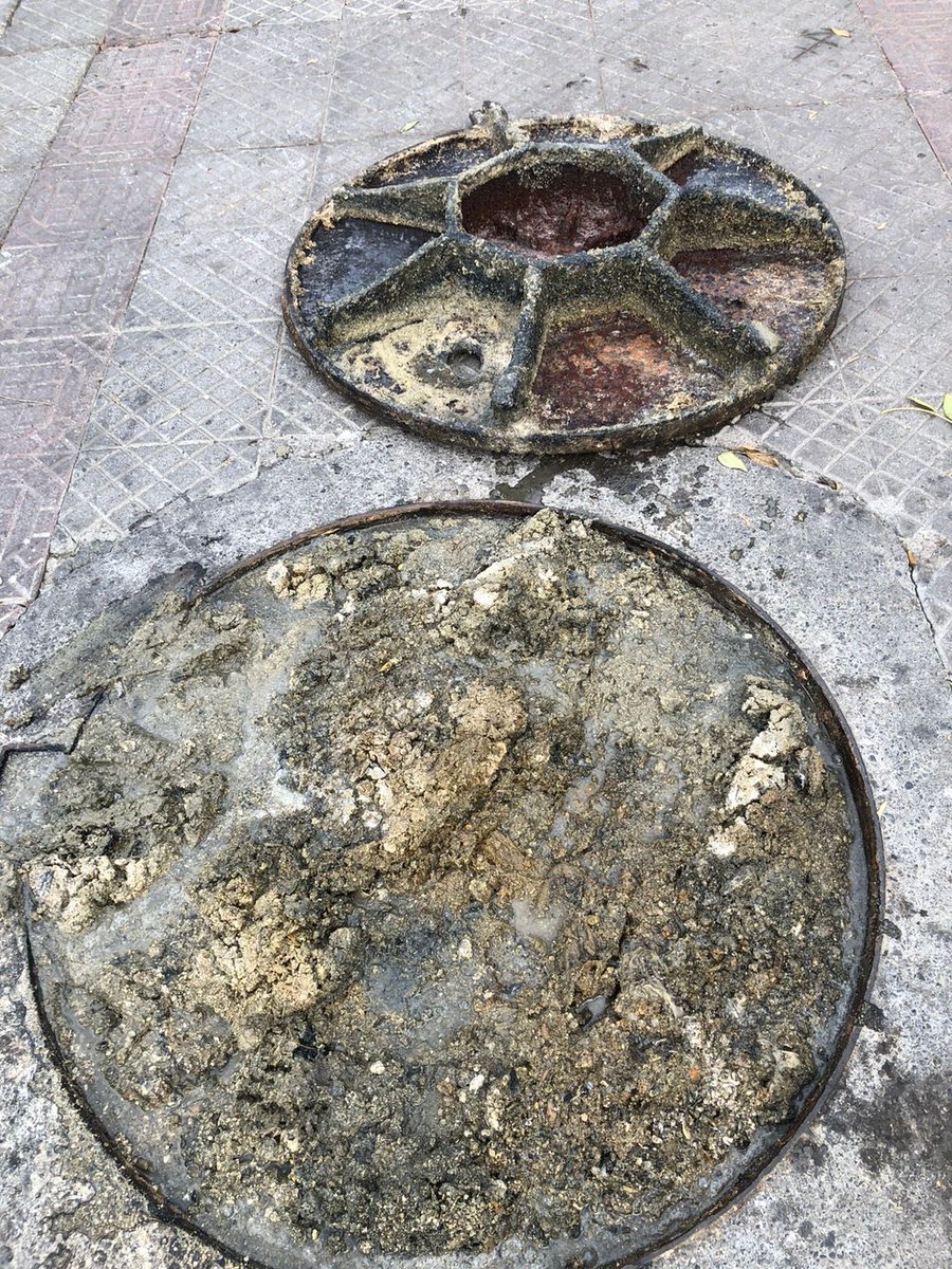 ecostarey's tweet photo. @aguas_andinas solo responde por redes sociales y su eficacia en servicio es pauperrima! Desde el 9 de marzo y más 22 llamados y solicitudes. Sin una solución real! @tvn_prog @canal13 como vecinos ya no sabemos qué hacer. https://t.co/lH2cIhmrQS