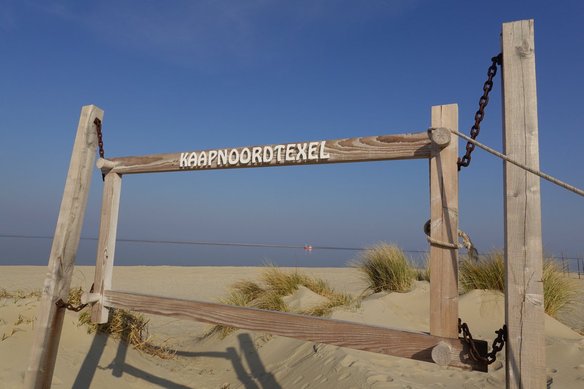 TexelSkeep's tweet photo. Afgelopen maandag, spiegelglad, genieten! #Cocksdorp #Texel https://t.co/SDSvZsY9ok