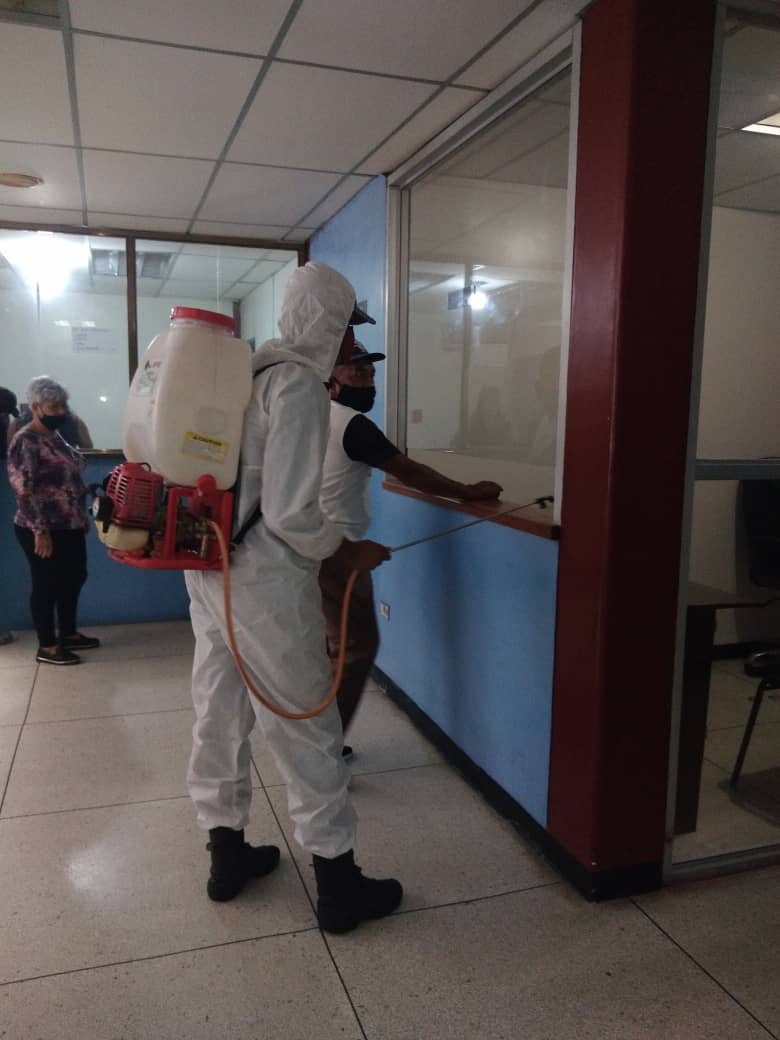 Gracias al Apoyo del <a href="/IpasmeOficial/">Ipasme Oficial</a>, La nueva Directora del @Ipasmecumana22, comenzó con la desinfección de la sede, como medida de Bioseguridad  para proteger del #COVID al personal , afiliados y beneficiarios
  #VenezuelaDeLaAlegria