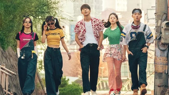 OliverClarxx's tweet photo. #TwentyFiveTwentyOne é um drama incrível independente do seu final, vou ficar muito puta se eu ver pessoas falando mal dele só pq heedo e yijin n ficarem juntos, vcs estarão jogando toda a construção impecável no lixo por uma besteira, tenham senso https://t.co/dbjAK3qKl8