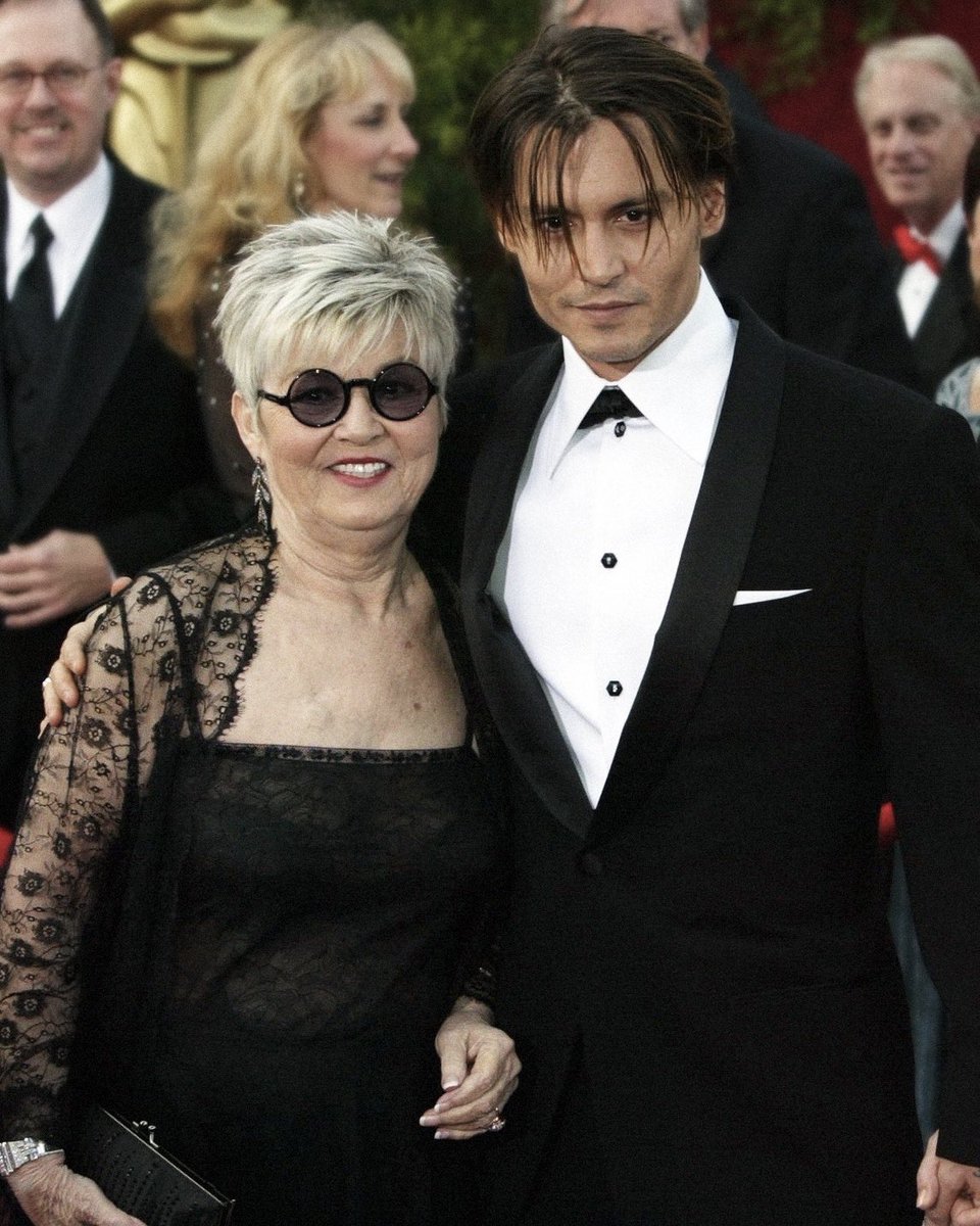 j0hnnycdpp's tweet image. when johnny depp took his mom to the oscars &amp;lt;3 

#oscars