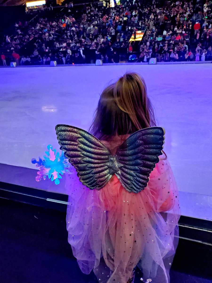ZeroInStyleGirl's tweet image. #disneyonice