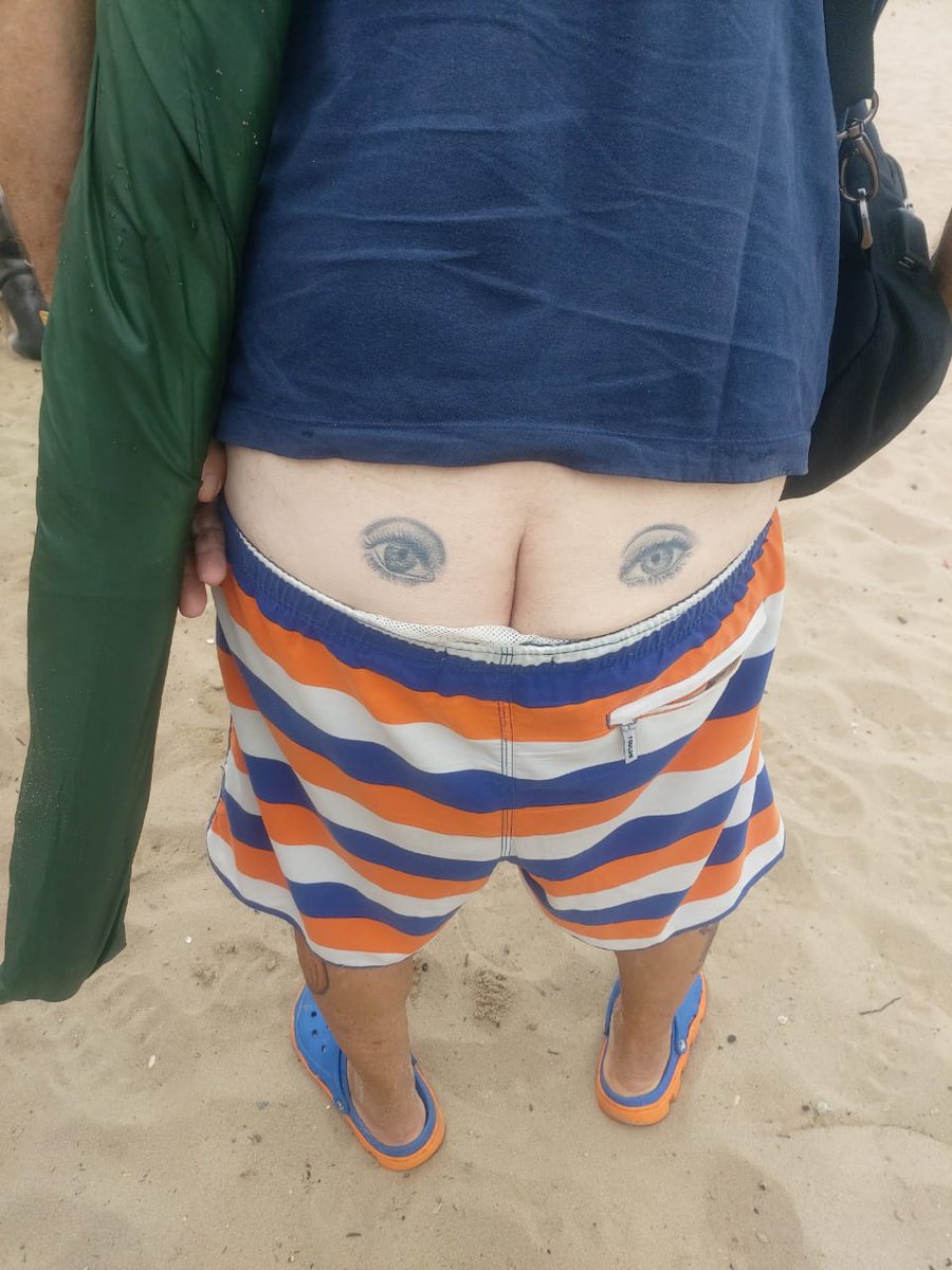 Rafaelpock's tweet photo. Da RT pra vê se alguém conhece o dono dessa bunda aí que gasto a onda aqui na praia do Recreio, o coroa é muito doido...
😂😂😂😂😂😂 https://t.co/Ic298x0P29