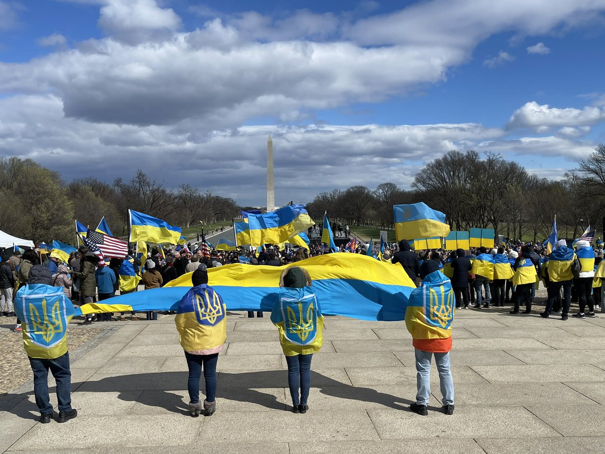WindsorMann's tweet photo. Was proud to attend today’s pro-Ukraine rally at the Lincoln Memorial. I stood the whole time, because I stand with Ukraine. https://t.co/s5cIFgVgY4