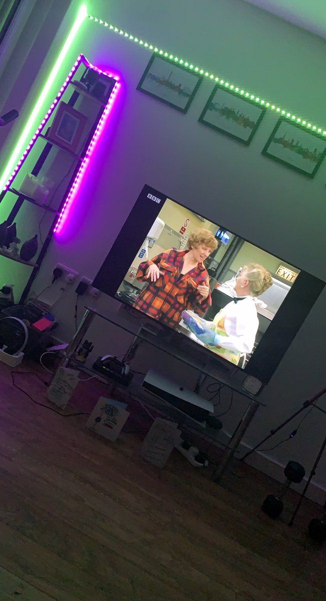 DOPreston's tweet image. Two glasses of ‘secco and I’m feeling like I did Friday when I drained canal street of alcohol. Had an awesome birthday weekend with family and friends. But now it’s bedtime with some Victoria Wood! #Dinnerladies