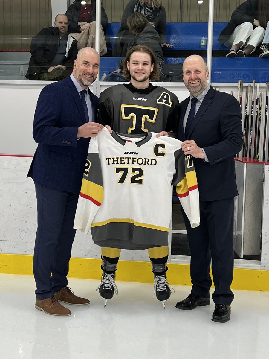 Félicitations à notre capitaine Charles-Olivier Nadeau , 3 belles années à te côtoyer et avoir beaucoup de plaisir en ta présence. Bon succès pour le reste .