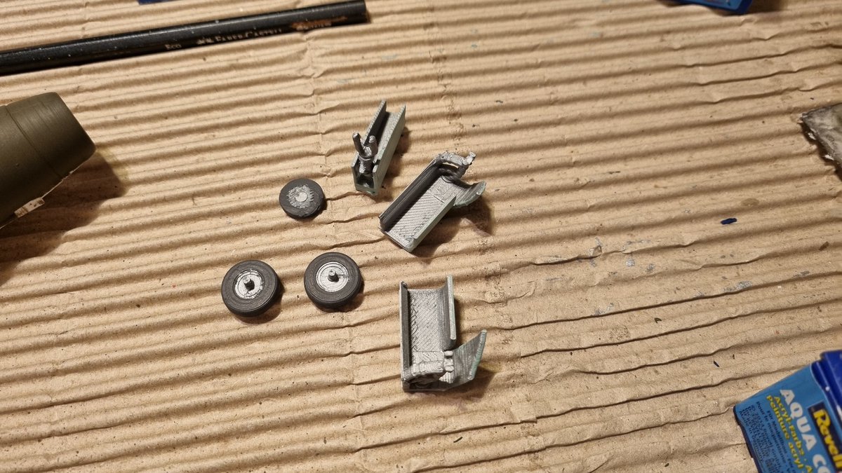 SturmovikSM's tweet image. Small progress on the Pulqui 2. 
I&apos;ve painted the wheel wells in steel and the gear doors in light blue. Wheels were painted with steel hubs and RLM 66 tyres.
#scalemodels #plasticmodels #pulqui2 #kurttank #Argentina #fadea