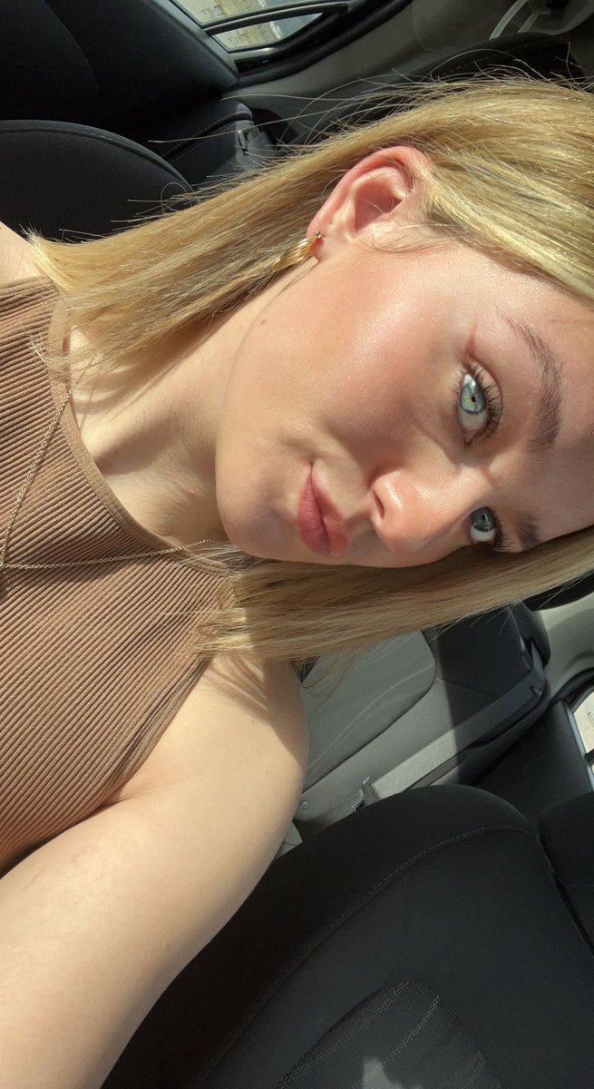 grace_keslee's tweet photo. hi twitter 🧸 https://t.co/3I1ay30FQL