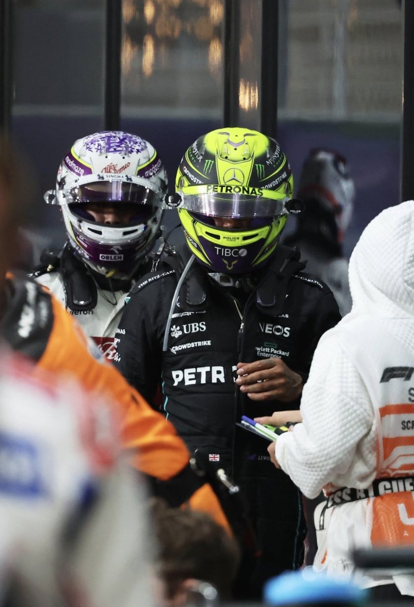 SirLewisUpdates's tweet photo. Sir Lewis after the race 💛

#SaudiArabianGP 🇸🇦 https://t.co/W6TXGmaAu5