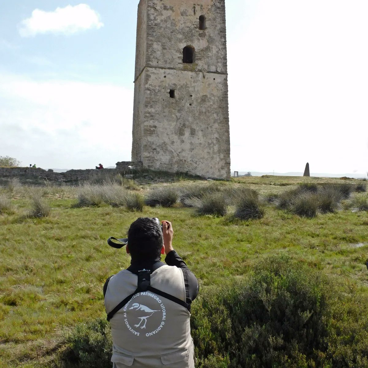 Aviturismoes's tweet photo. Hoy tocaba la formación de los voluntarios de #SalvemosalChorlitejopatinegro en @ConilTurismo @aconil donde se congregaron Ornitológos de Vejer, Conil y Chiclana, dimos a conocer la avifauna del municipio
@Aviturismoes
@viveandalucia @CadizTurismo #aviturismoes #birdwatching https://t.co/d3kVfLqUQn