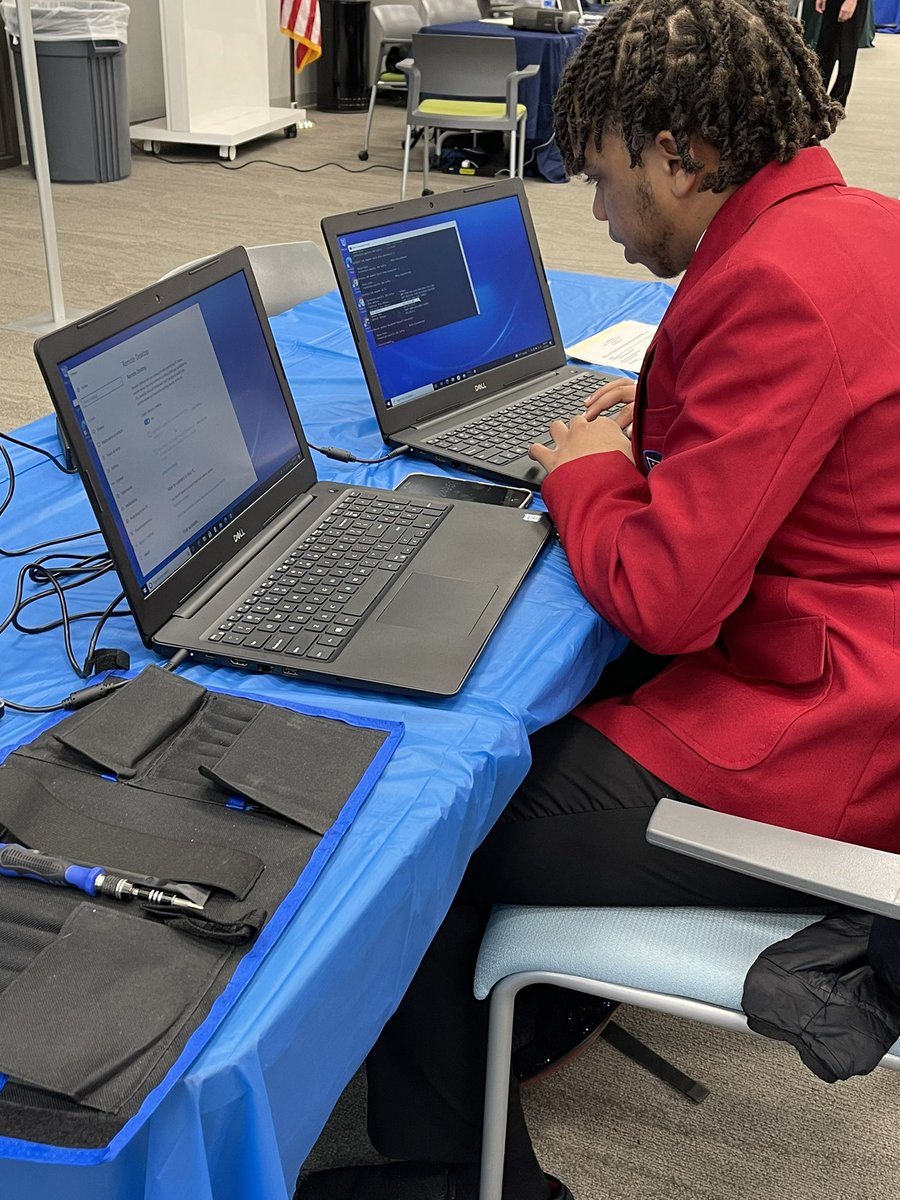 Lucy Ott tweet media