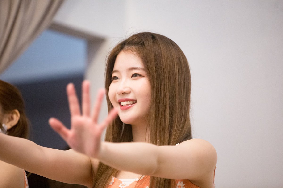 MINSEOFOLDER's tweet photo. #민서 #MINSEO #SATURDAY #세러데이 @saturday718 https://t.co/LrhL5eIbWX