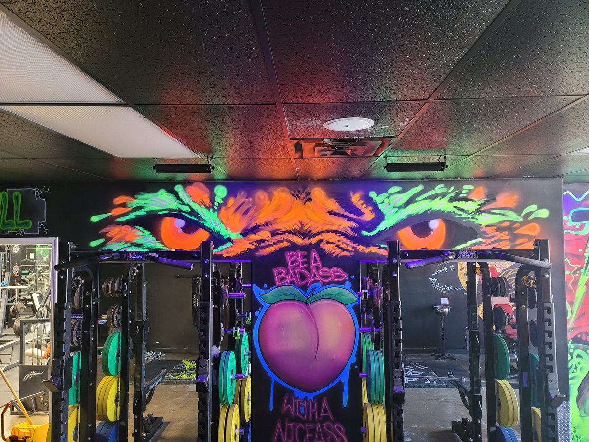 SnagZart's tweet photo. Finish product just added a few details, a pretty fun piece. Florescent × blacklight hits pretty nice! #IRL painting is always fun! I am super grateful for the opportunities I get to show my talents. Hope you like!
#IRLSHIT #spaypaintart #Florescent #Florescentart #tigereyes https://t.co/hynAScqf1M