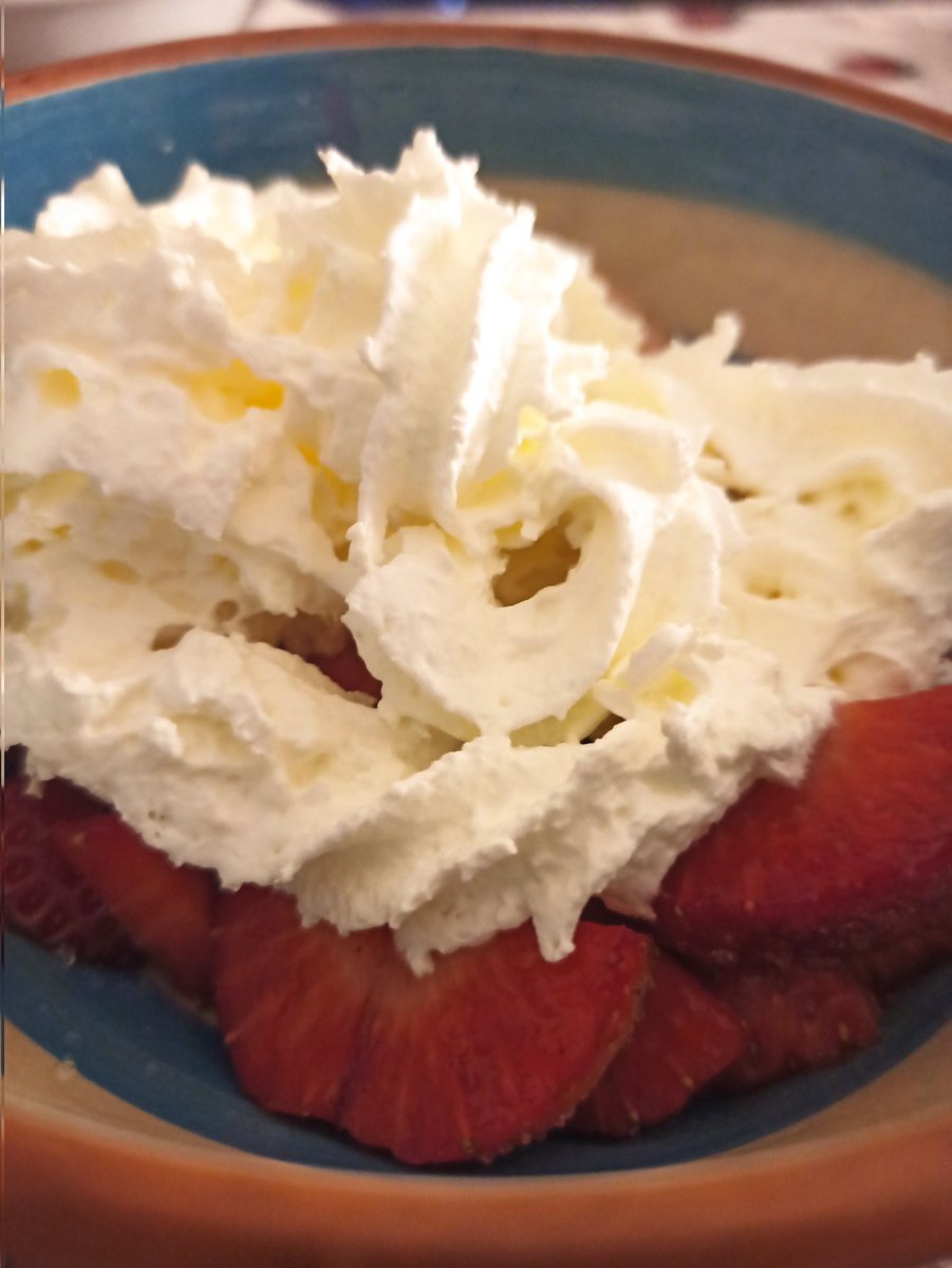 majia79's tweet photo. Nata con fresas #caprichodedomingo https://t.co/zMLC52JEro