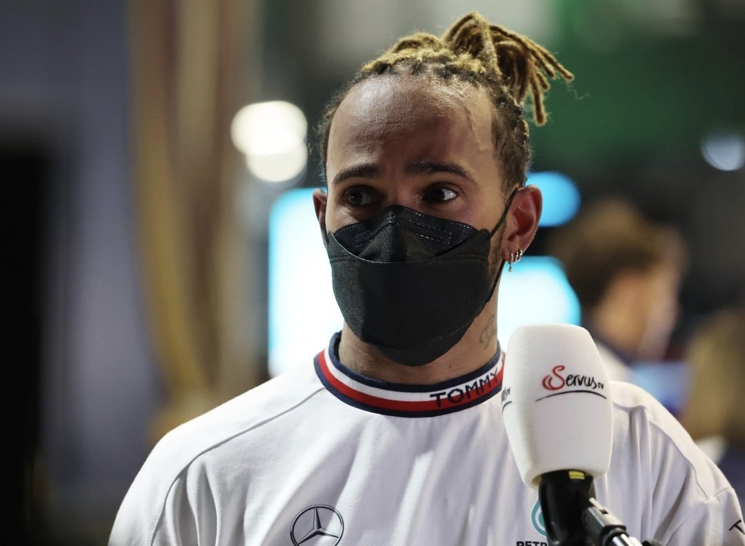 SirLewisUpdates's tweet photo. Lewis for post-race media 💜

#SaudiArabianGP 🇸🇦 https://t.co/cJg70KvT2a
