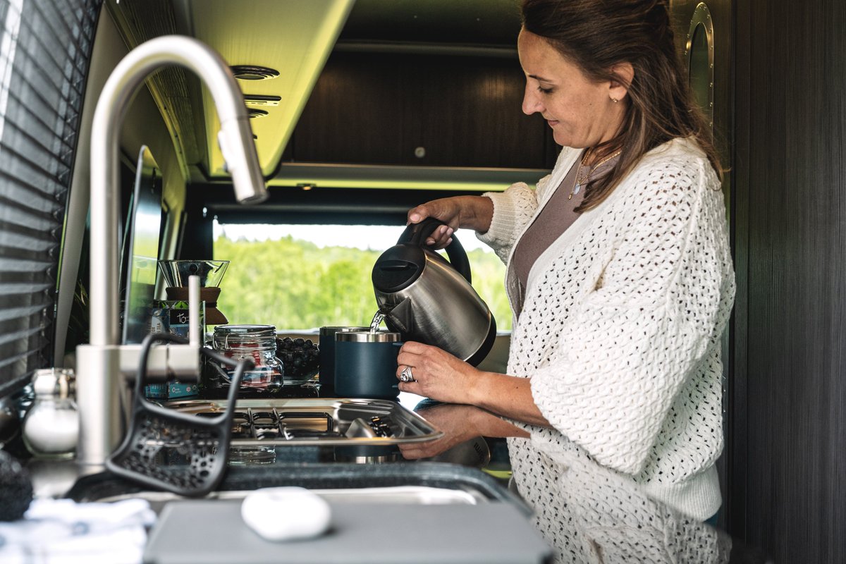 MBvansUSA's tweet photo. Even on big adventures, small details make a big difference. Premium features come standard in @Airstream_Inc touring coaches! Airstream goes the extra mile to include details that make their Class B RVs feel just like home. #RVPartner https://t.co/um2ZXibKYk