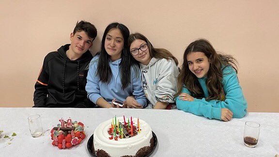 OmsidePrat's tweet photo. Últim dia de l’intercanvi del projecte Erasmus+ a Croàcia! Hem fet treball en grups d’alumnes i professorat i festa de comiat… amb celebració d’aniversari inclosa! Gràcies, amics croates, per la bona acollida i fins aviat! HVALA! 🇭🇷💙#beactivebehappy #omsideprat @PedreraFundacio https://t.co/Z3lBqGvcxS