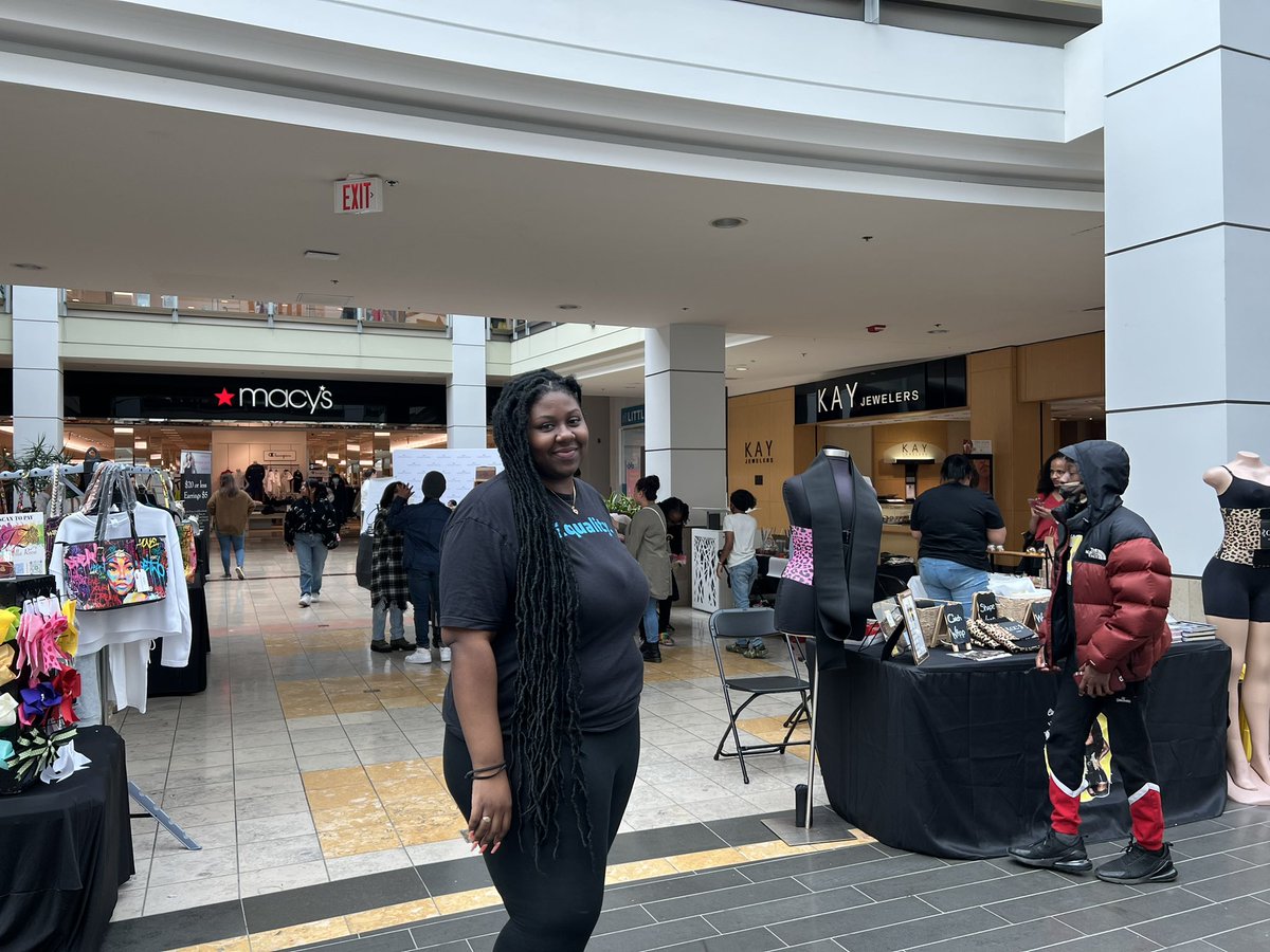 Spending time with small businesses in our own mall today! Krishna spreading the word on what AT&T has to offer small businesses one business at a time ✨#ourNE #sERve1st @D_Zargos @firas_smadi @itzeln89