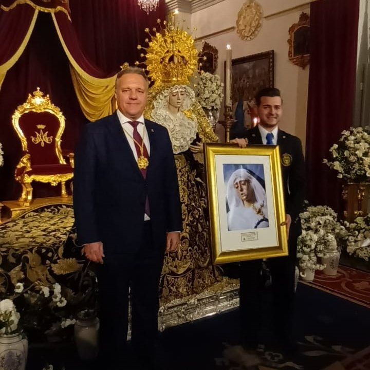 hdadlaestrella's tweet photo. En el día de hoy, Jesús Salas Santos (@OlivaSalteras ) ha recibido un recuerdo de nuestra corporación en agradecimiento por la composición de la marcha 'Estrella valiente", dedicada a nuestra titular. 

#CuaresmaenlaEstrella #Cuaresma2022 https://t.co/04dMMJegPF
