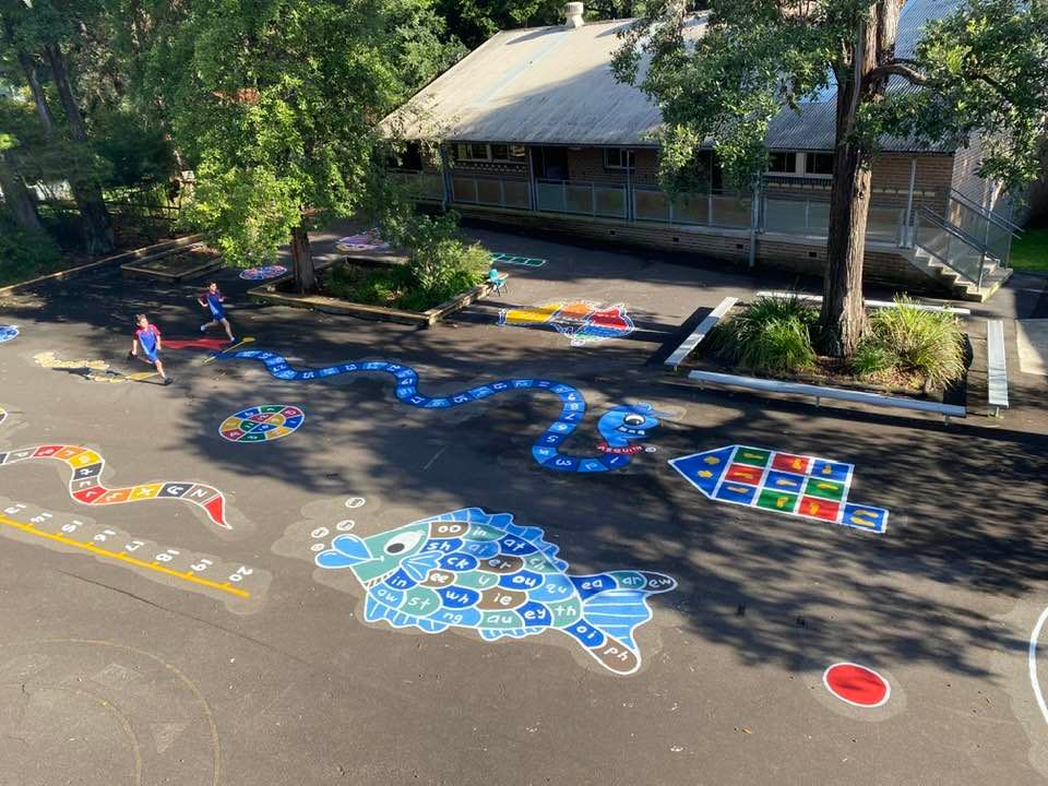 NSWEducation's tweet photo. From new areas to old favourites, students are enjoying their outdoors time. 🤸
📸: Hop scotch at Asquith Public School and Victoria Avenue Public School and Lue Public School's new playgrounds.

#LoveWhereYouLearn https://t.co/HrTZCE61kC