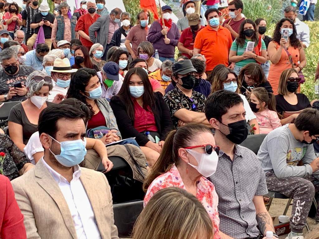 jgajardofalcon's tweet photo. Hoy recordamos y honramos a #Parada #Guerrero y #Nattino, asesinados por la dictadura hace 37 años. Nada ni nadie está olvidado. Reafirmamos nuestro compromiso con la verdad, la justicia, la reparación y las garantías de no repetición. #NadaNiNadieEstaOlvidado https://t.co/BBJAWlbBqJ