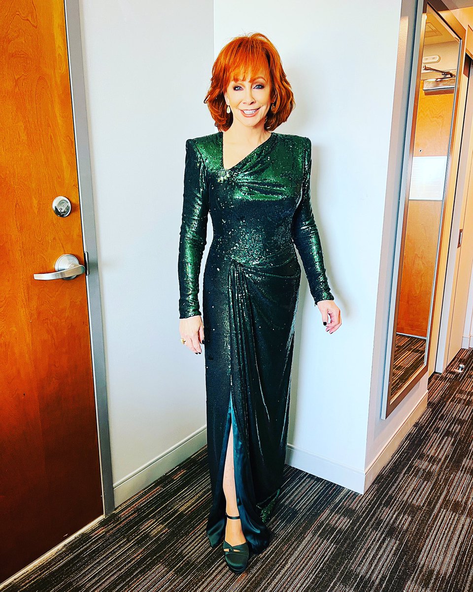 reba's tweet image. Red carpet ready…here we go!!! #Oscars #SomehowYouDo