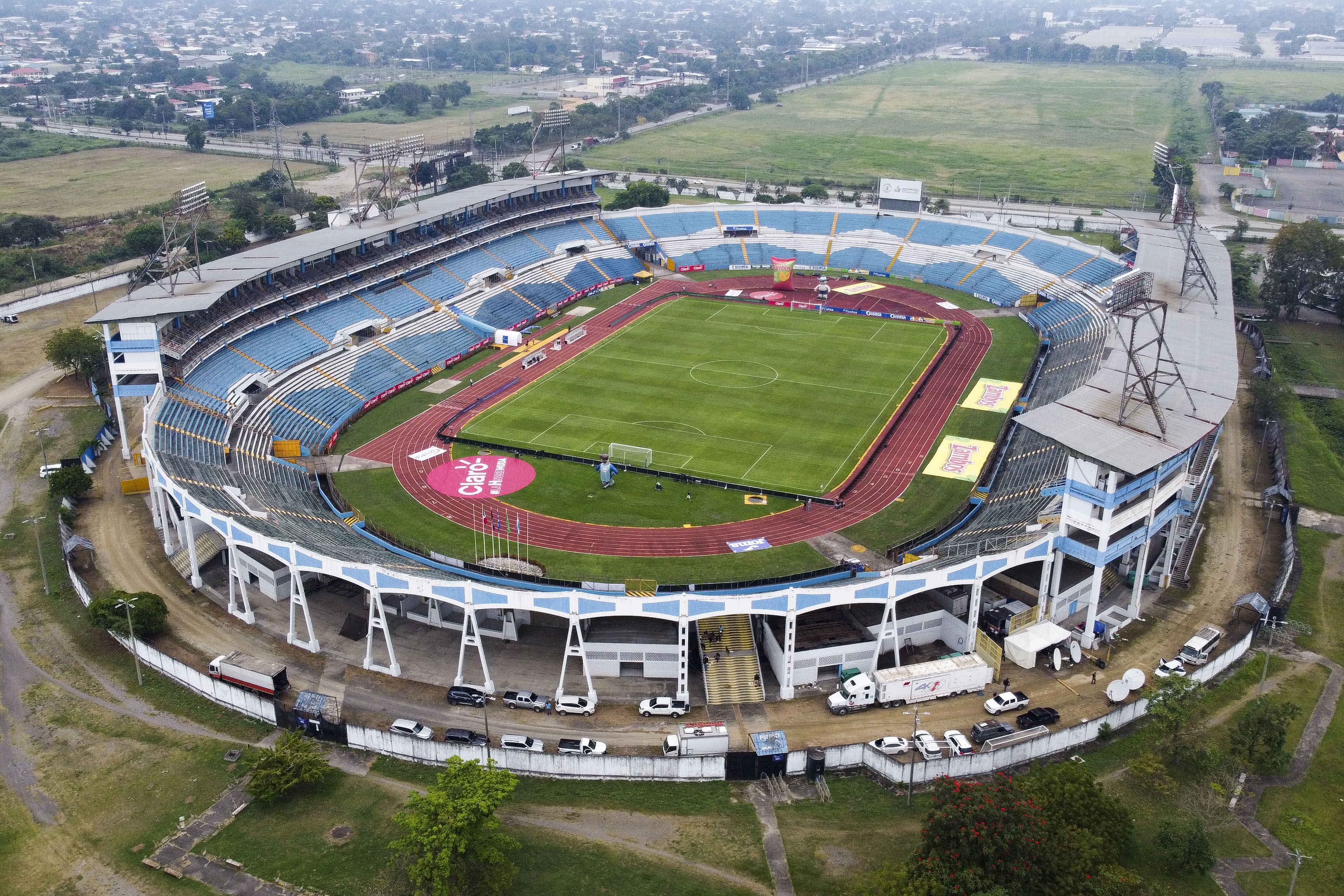 La Afición on X: "Así se prepara el Estadio Olímpico Metropolitano de San  Pedro Sula para el México vs Honduras de las eliminatorias a #Qatar2022 EN  VIVO 🔴 https://t.co/8QBvyLQzdx https://t.co/9t0q32BqvD" / X