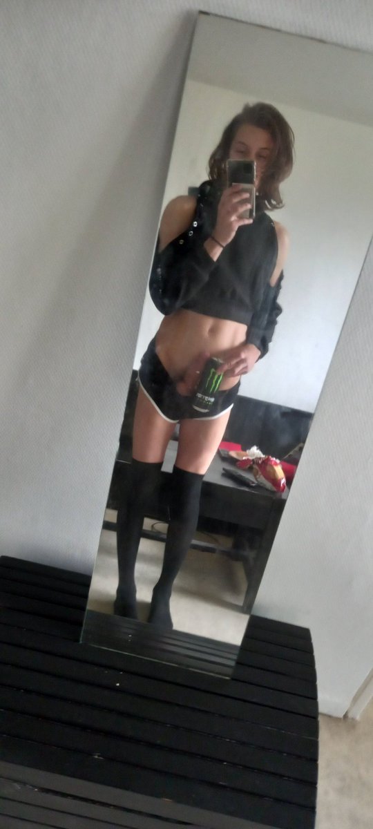 UsablePrincess's tweet image. I got really drunk Yesterday night and woke up to my also drunk best friend petting my hair
Cool night 🥰