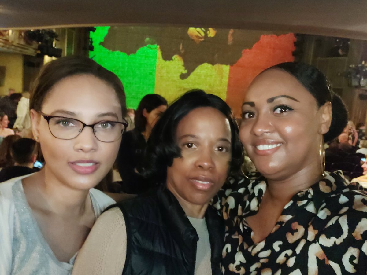 Family day with my mum and sister for #MothersDay2022 Great time @NimaxLyric watching the musical @GetUpStandUpLDN fantastic voices and energy from the cast! #WestEnd #Theatre #BobMarley 🇯🇲 ✊🏾 ❤ 🇯🇲 ✊🏾 ❤ 🇯🇲 ✊🏾 ❤ 🇯🇲