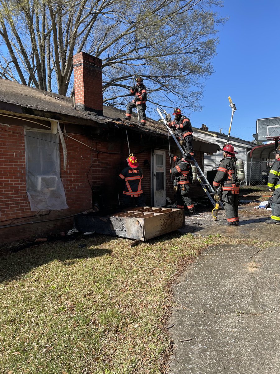 GFDTRAINING's tweet photo. Gaffney firefighters quickly contained a outside fire that rapidly spread to a residence and into the attic.  Condition are favorable for rapid fire growth this week.  ⁦@GaffneyFire⁩ https://t.co/gUj30ApuXp