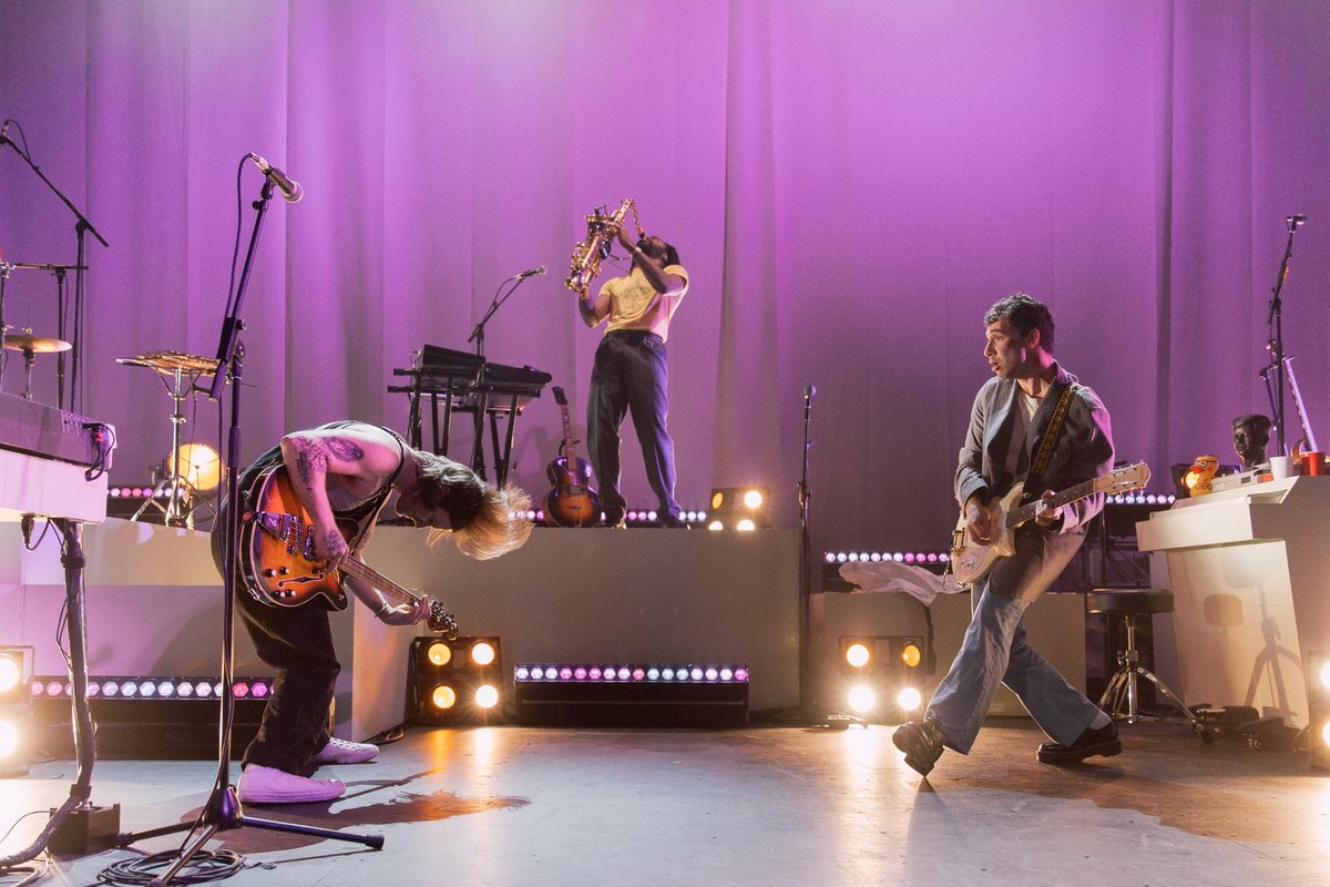 💘 <a href="/bleachersmusic/">bleachers</a> debuted 'Margo' (a reworked version of <a href="/jackantonoff/">jackantonoff</a>-deep-cut 'Dance Rascal Dance') live in Boston cpdmn.com/36CZ2WG
[📷: <a href="/ylrac/">carly</a>]