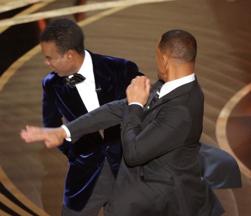 jucbarbosa_20's tweet photo. Toda vez que a Beyoncé perde um premio, o universo responde com um momento icônico para o entretenimento #Oscars https://t.co/hfELZjw0VH
