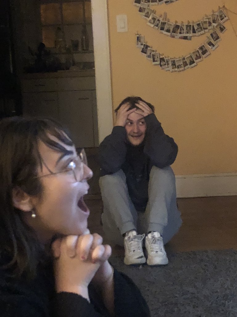 baltimorecarbs's tweet photo. pov: your friends are not watching the big game. they are watching will smith’s acceptance speech https://t.co/pCyUOcLPyh