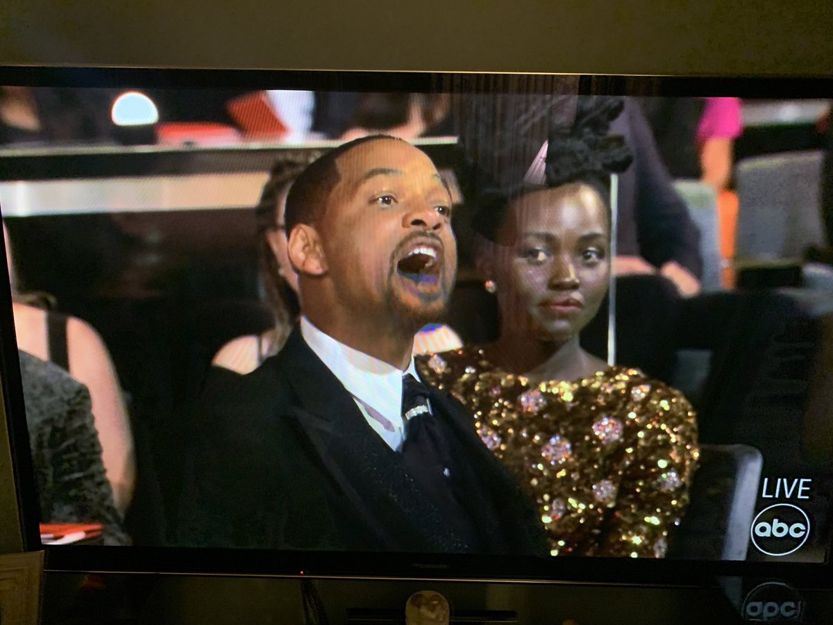 MichelaTorbik's tweet photo. ……It was at this moment I realized this wasn’t part of the skit….. #Oscars https://t.co/f00XYeBgOk