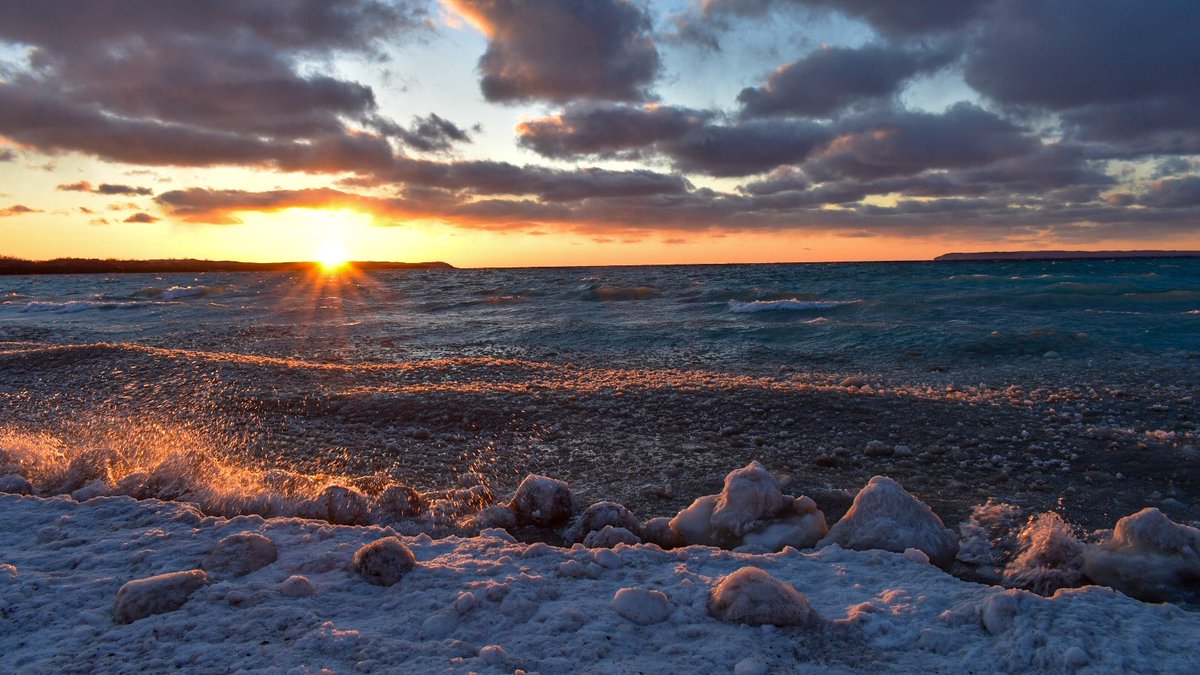 StaceyALee's tweet photo. The first time I have ever watched the formation of ice balls and shelf ice. What a glorious weekend to be in Glen Arbor, Michigan.
#miwx #StormHour #PureMichigan #LakeMichigan #Sunset #IceBalls https://t.co/24y53kGYwz